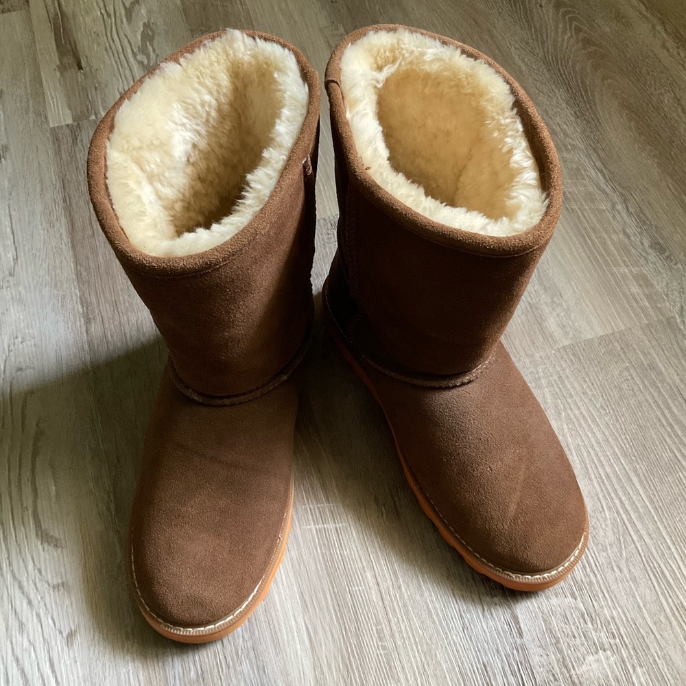 BearPaw 9 Brown Shearling Boots